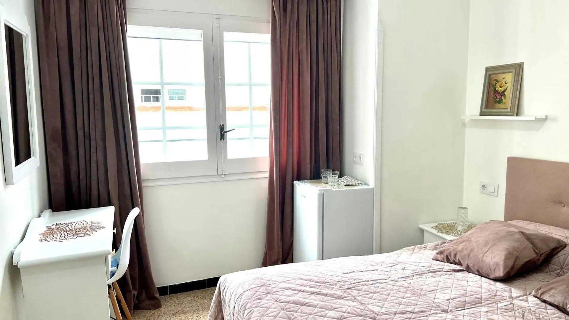 Pensjonat Escondite Central Con Terraza Compartida En La Azotea Roses